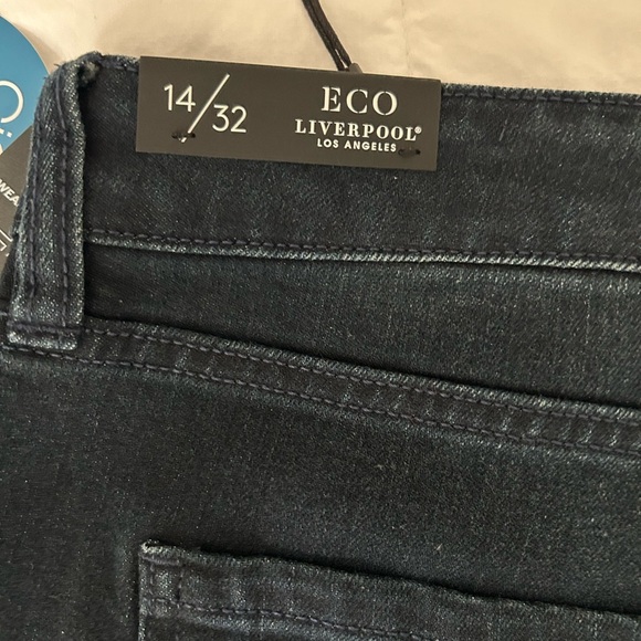 Liverpool Kennedy - High-rise straight leg with welt pockets in Harlan - Picture 6 of 6